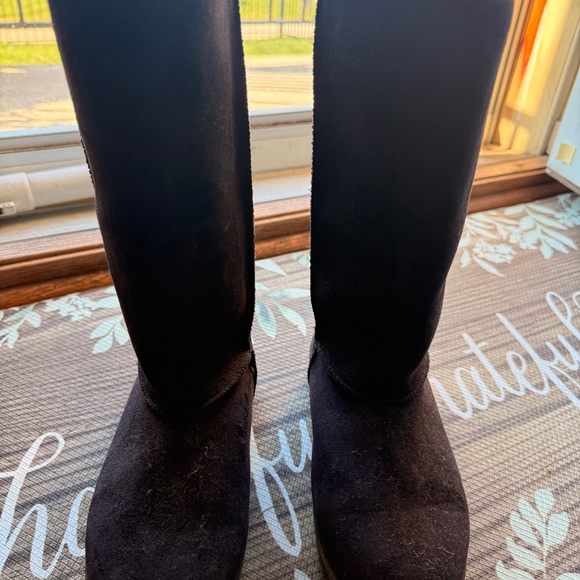 Below the knee length winter boots - Picture 1 of 5